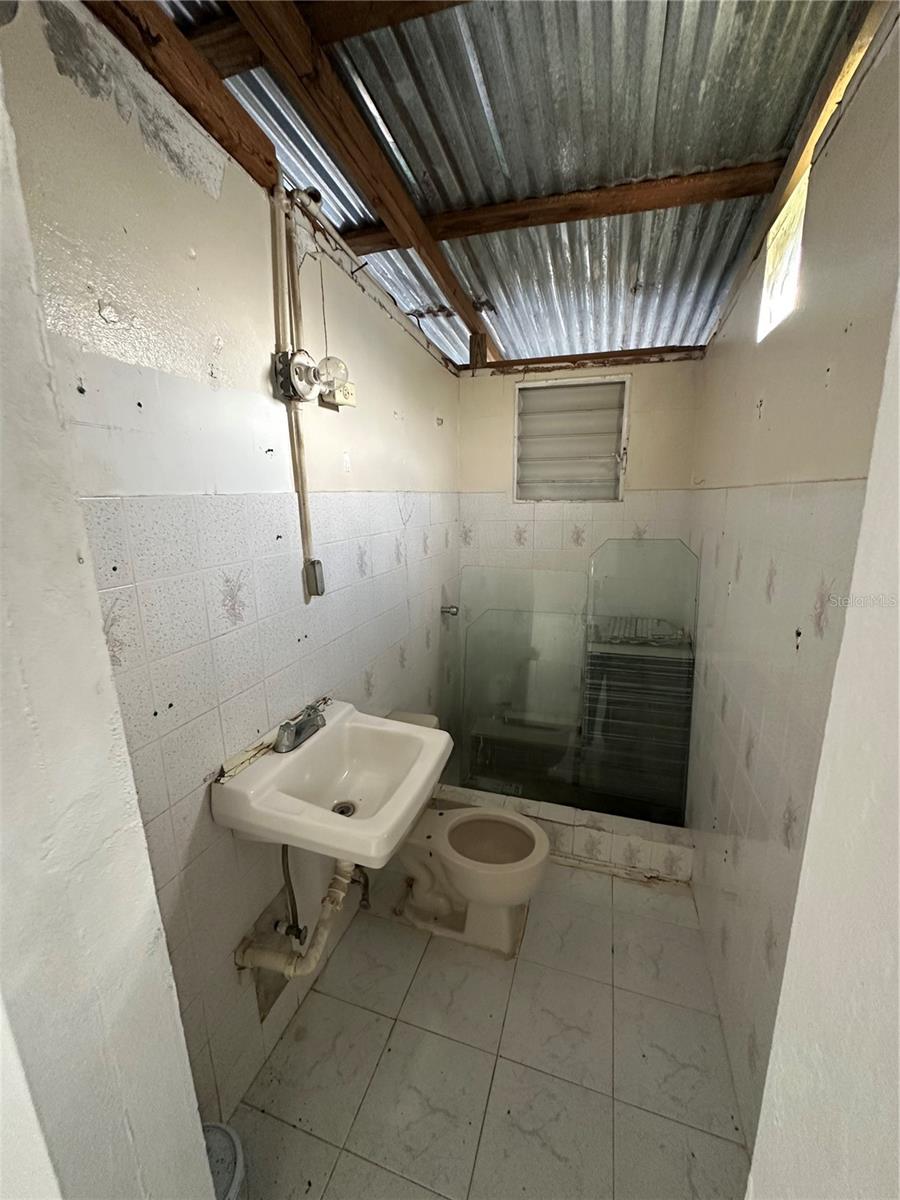 B-8 1 St Property Photo 11