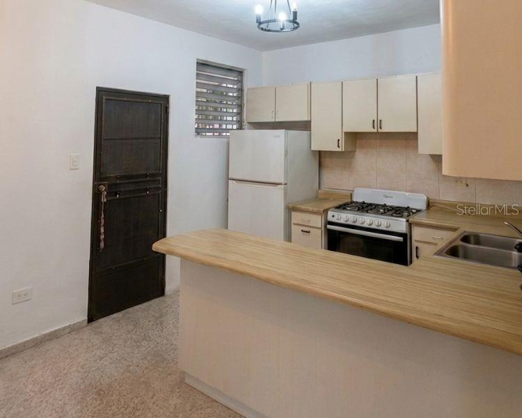 PR9123642 Property Photo 2