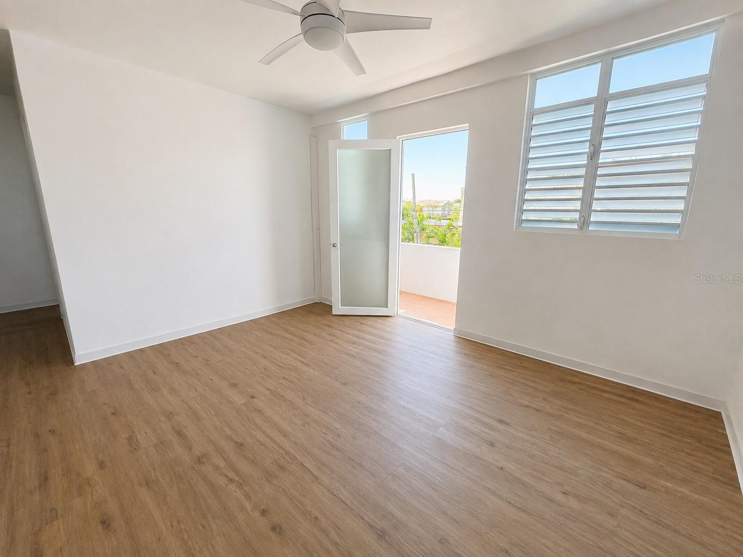 2844 AVE ROOSEVELT #304 Property Photo 1