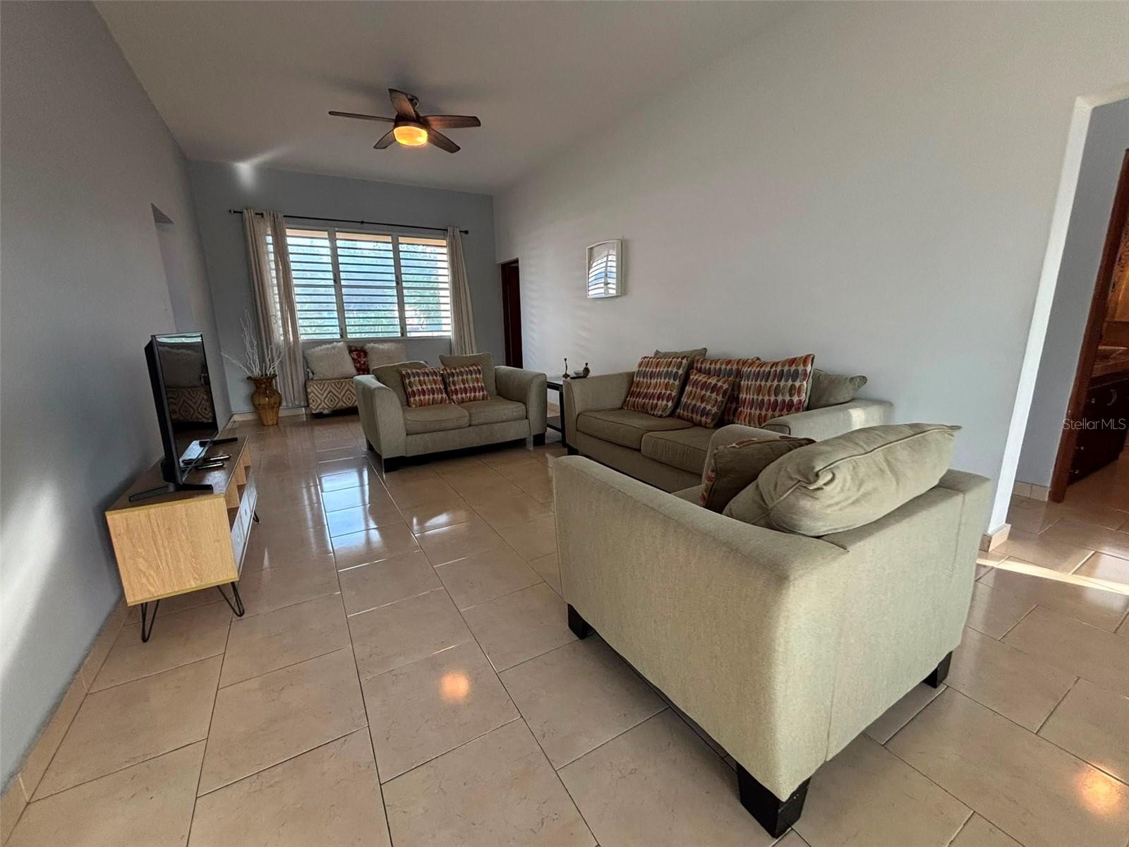 520 Riera St #2 Property Photo 8