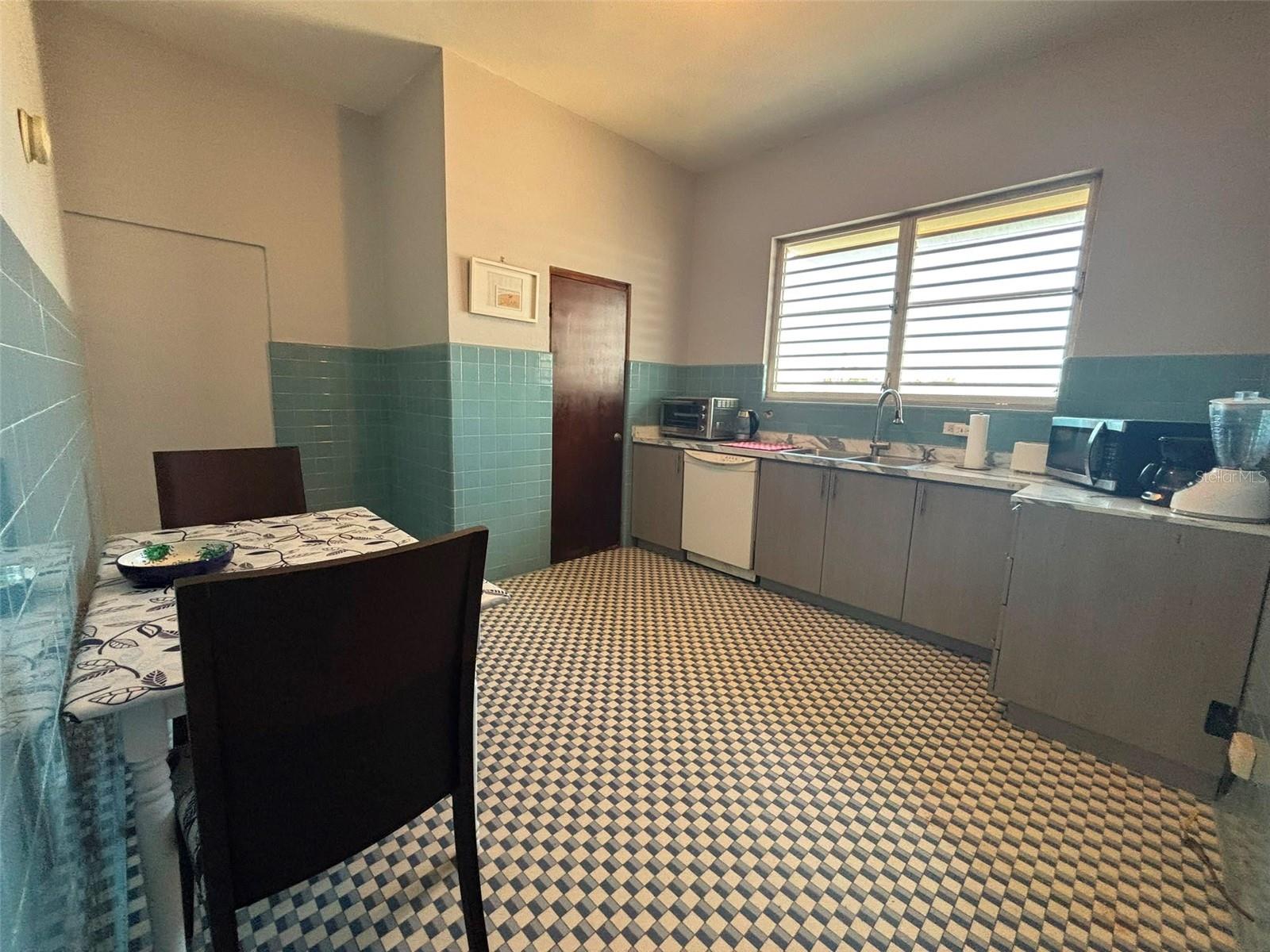 520 Riera St #2 Property Photo 12