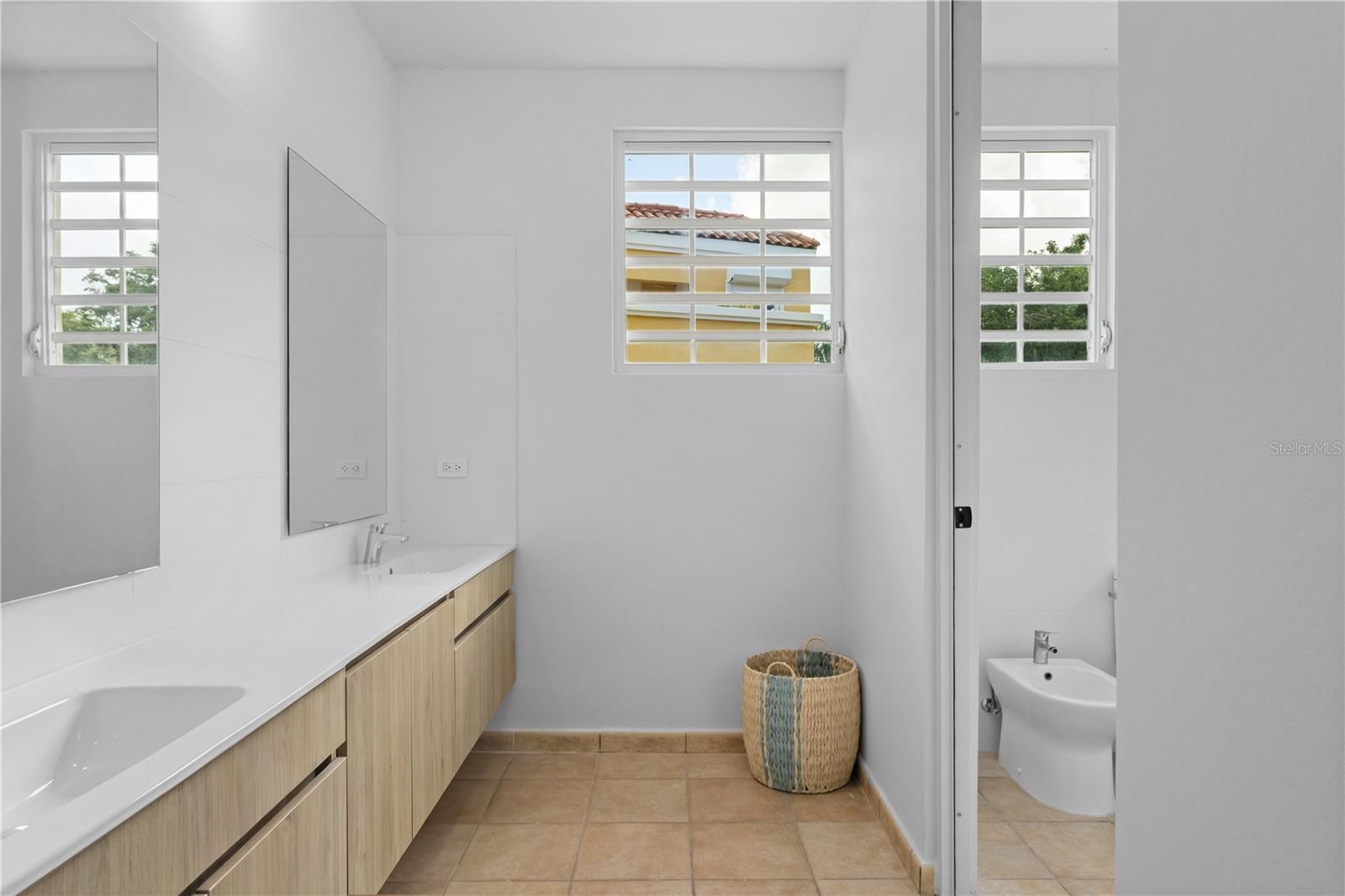 10 F #101 Property Photo 12