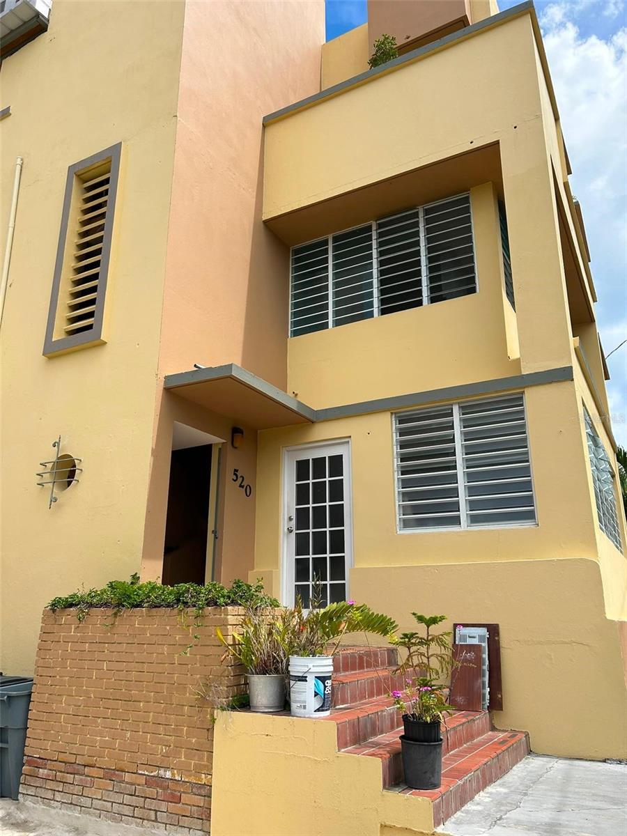 520 Riera #3 Property Photo 2