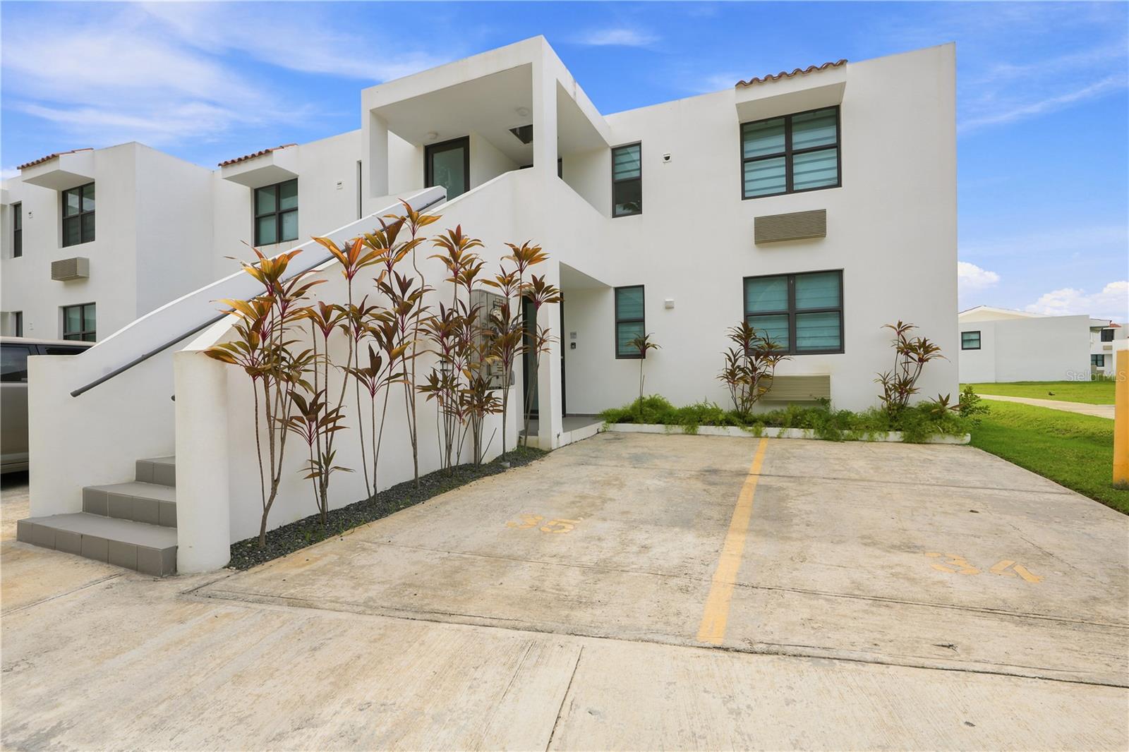C-205 Marbella Property Photo 1