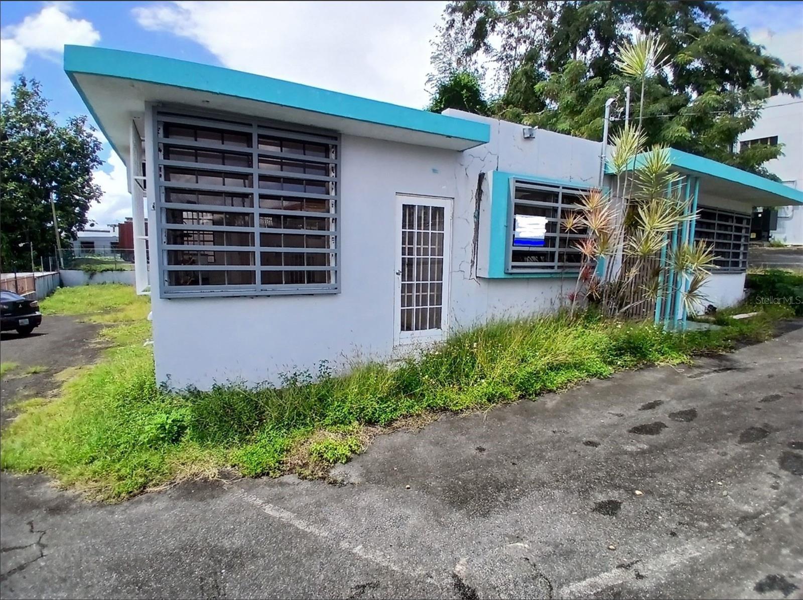2 Esteban Quintana St Property Photo 1