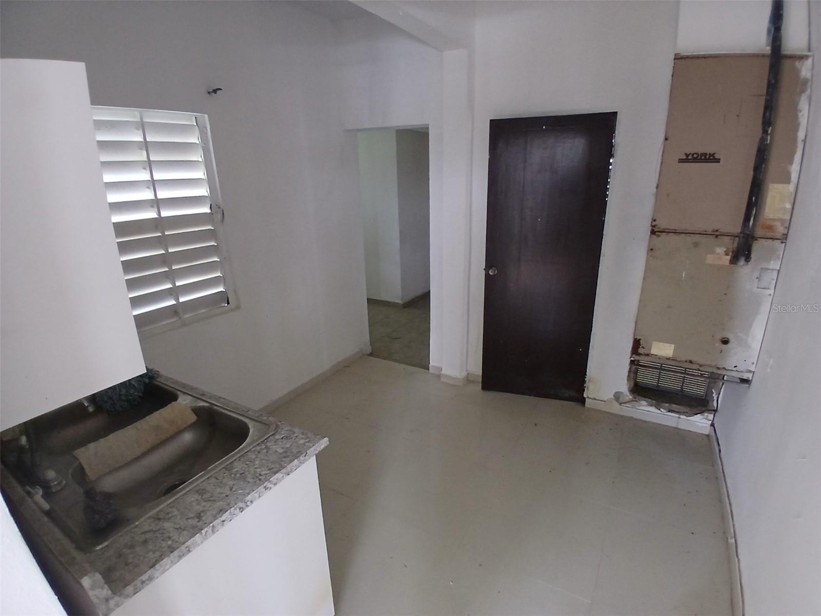 2 Esteban Quintana St Property Photo 11