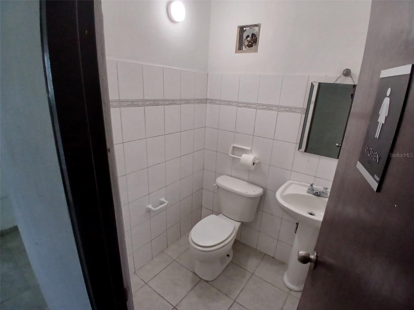 2 Esteban Quintana St Property Photo 14