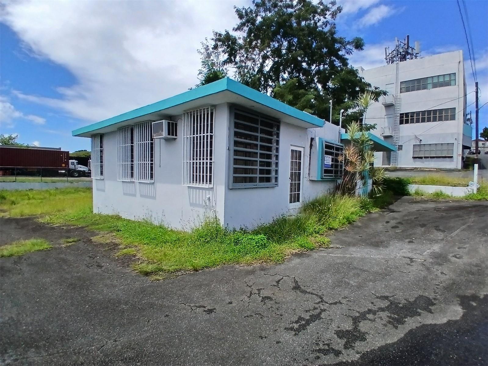 2 Esteban Quintana St Property Photo 17