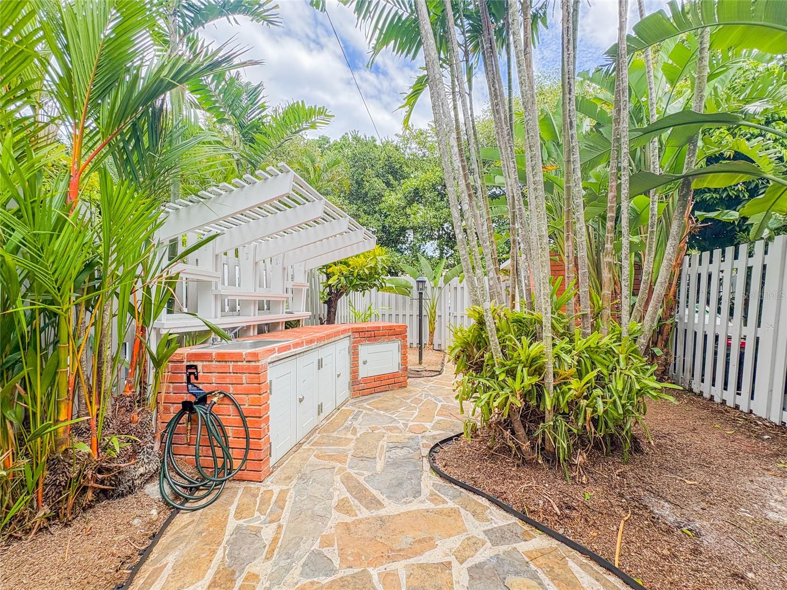 595 Cll Maximo Gomez #g115 Property Photo 18