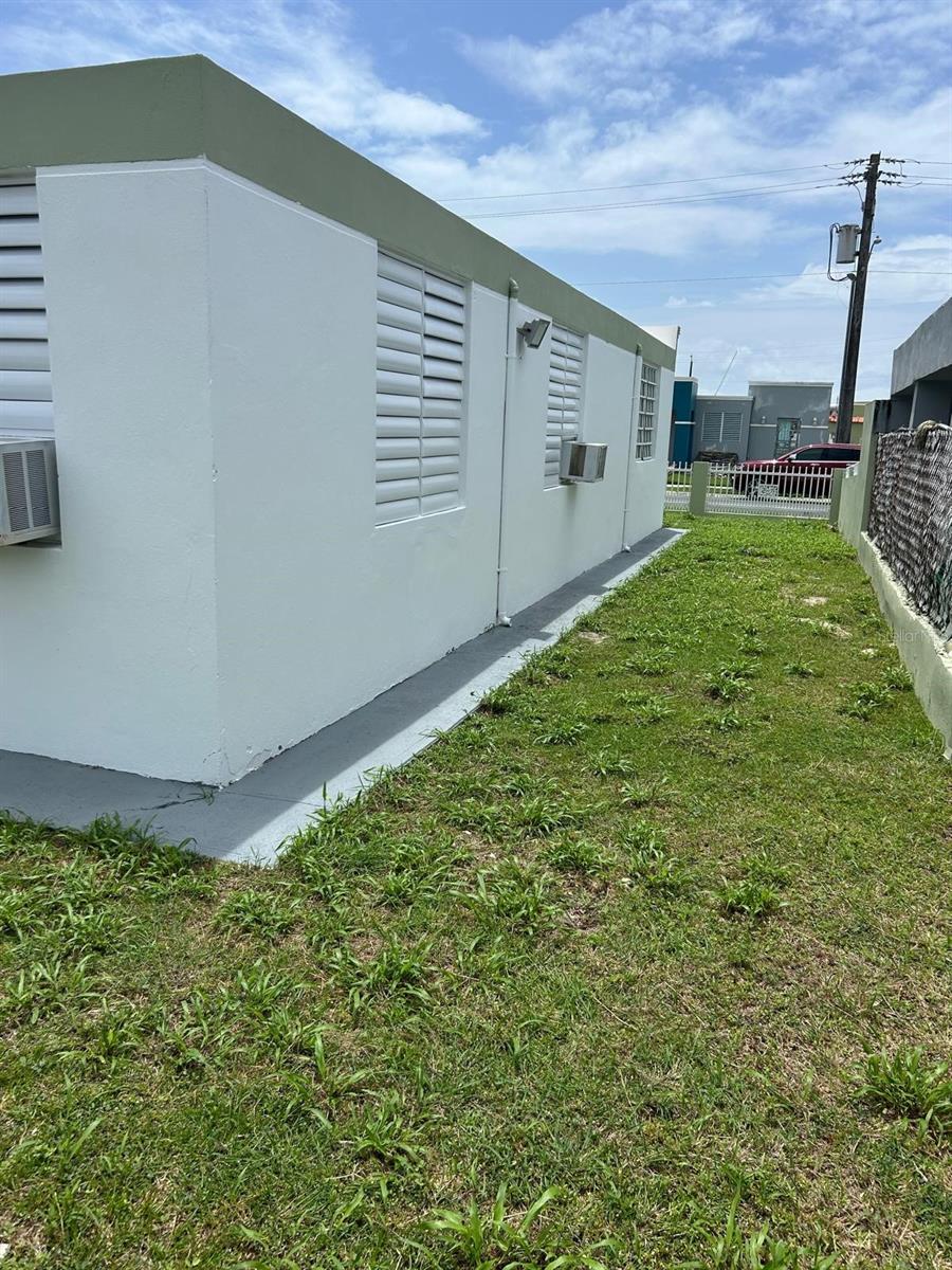 I-11 Flamboyan Property Photo 8