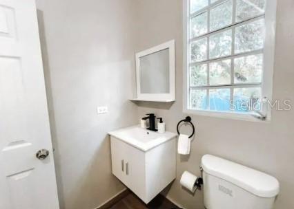 1364 Estrella Property Photo 5