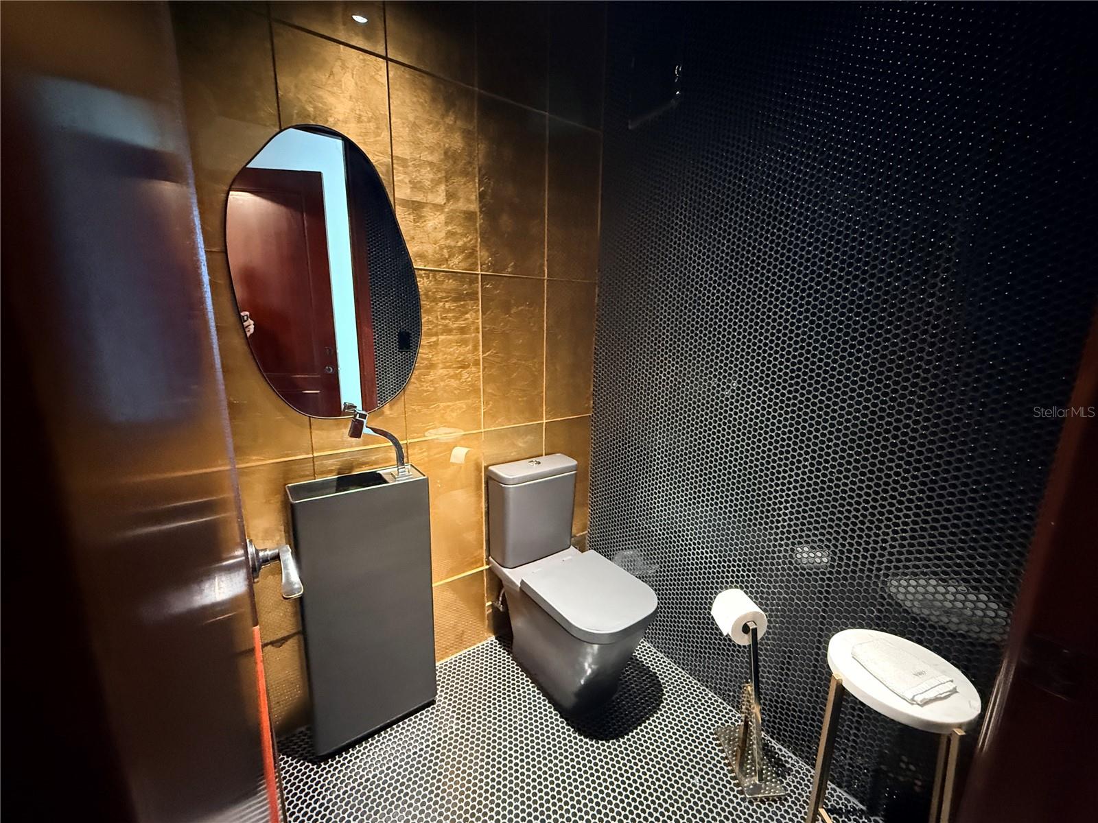 Almendro Almendro St #76 Property Photo 6