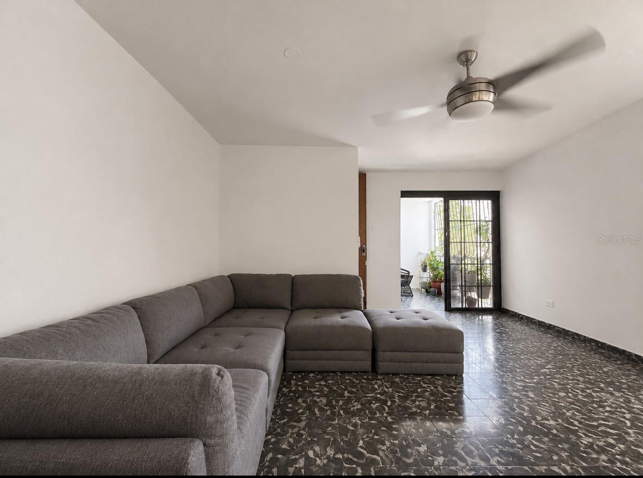 710 AVE FERNANDEZ JUNCOS #6 Property Photo 1