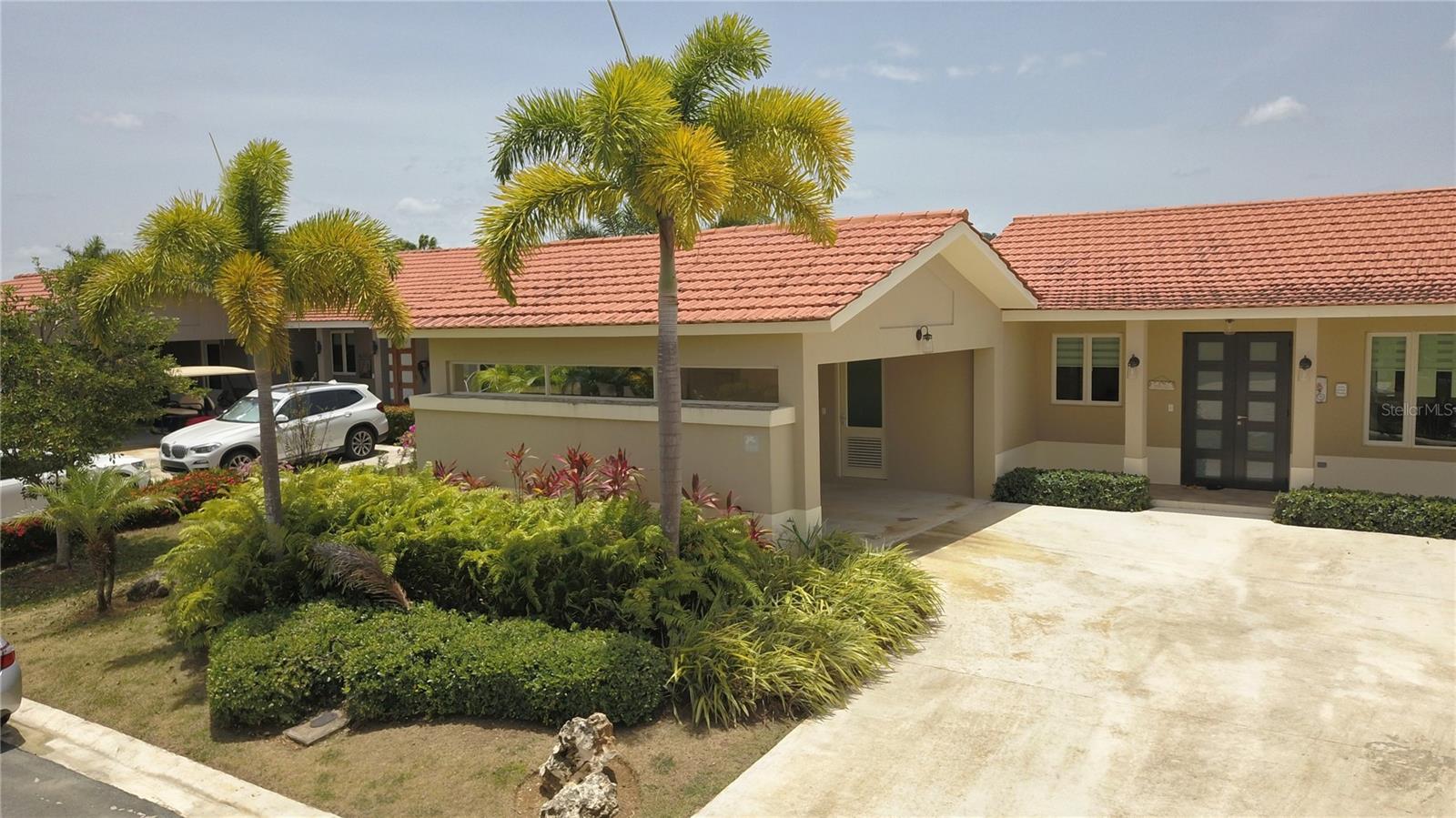 562 SABANERA DE DORADO Property Photo 1