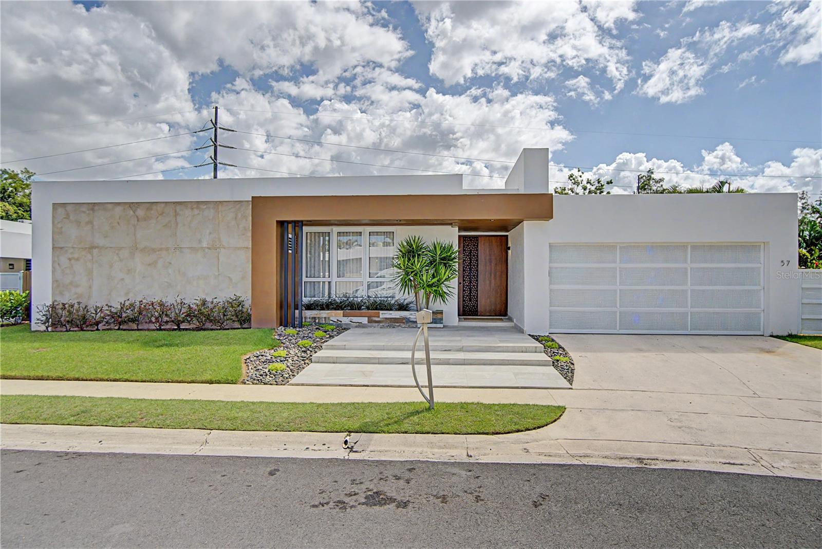 57 Parque Del Oriente Property Photo