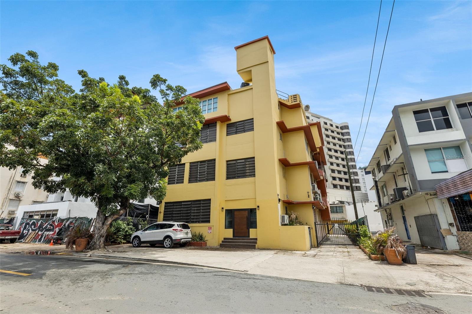 61 LUISA #2B Property Photo 1