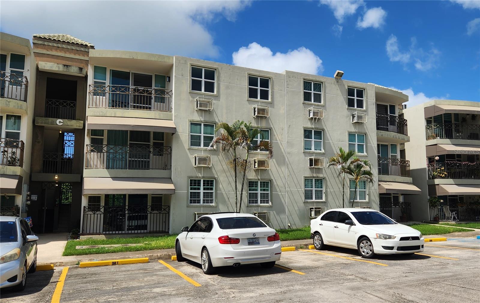 C-121 La Inmaculada Court Cond Property Photo 1
