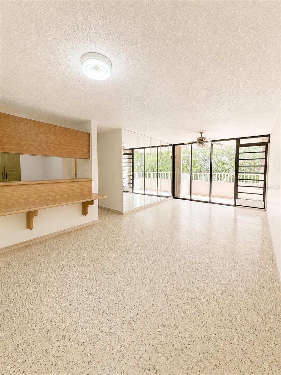 Cond. Laguna Gardens 2 Ave Laguna #7a Property Photo 2