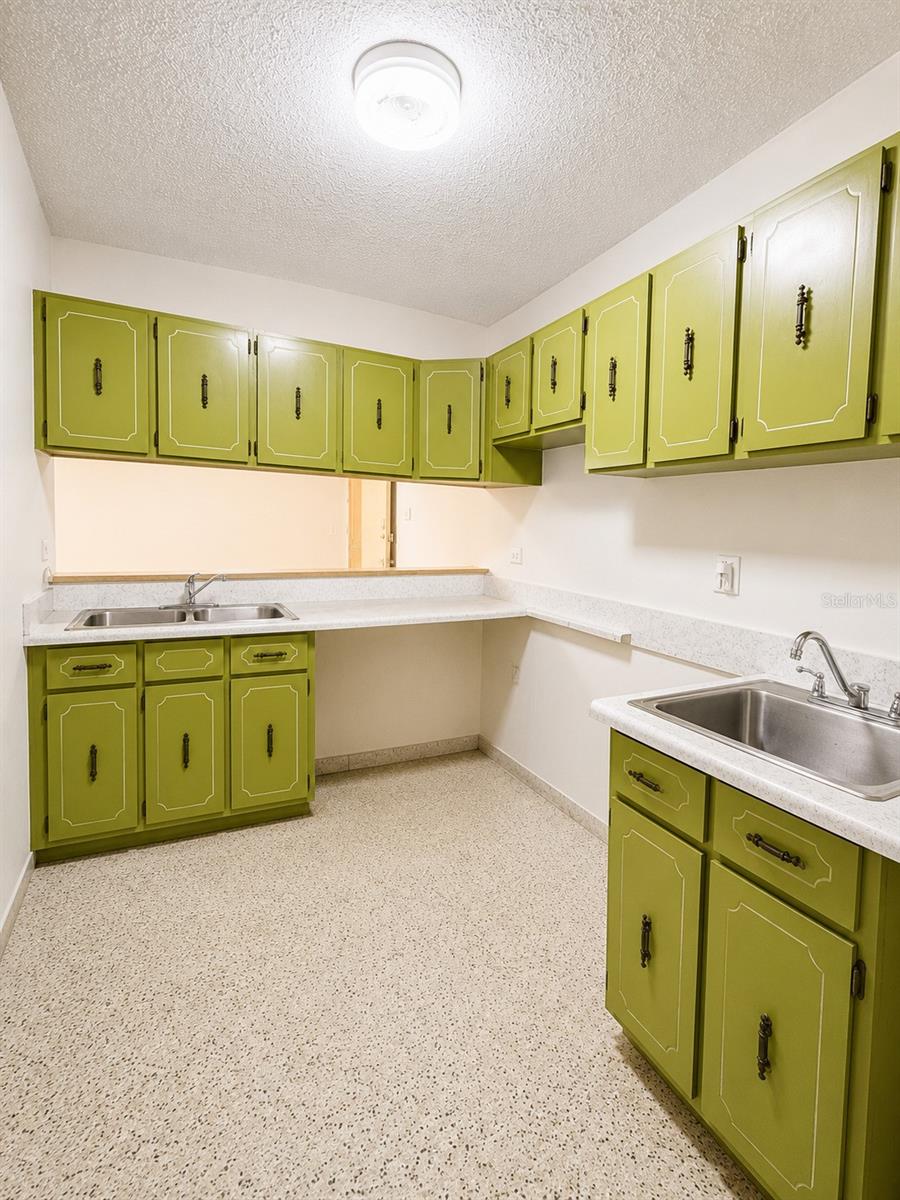 Cond. Laguna Gardens 2 Ave Laguna #7a Property Photo 7