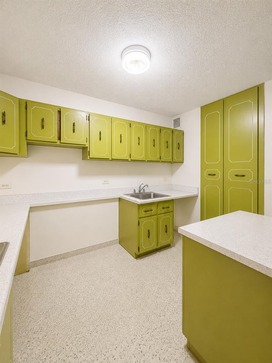 Cond. Laguna Gardens 2 Ave Laguna #7a Property Photo 8