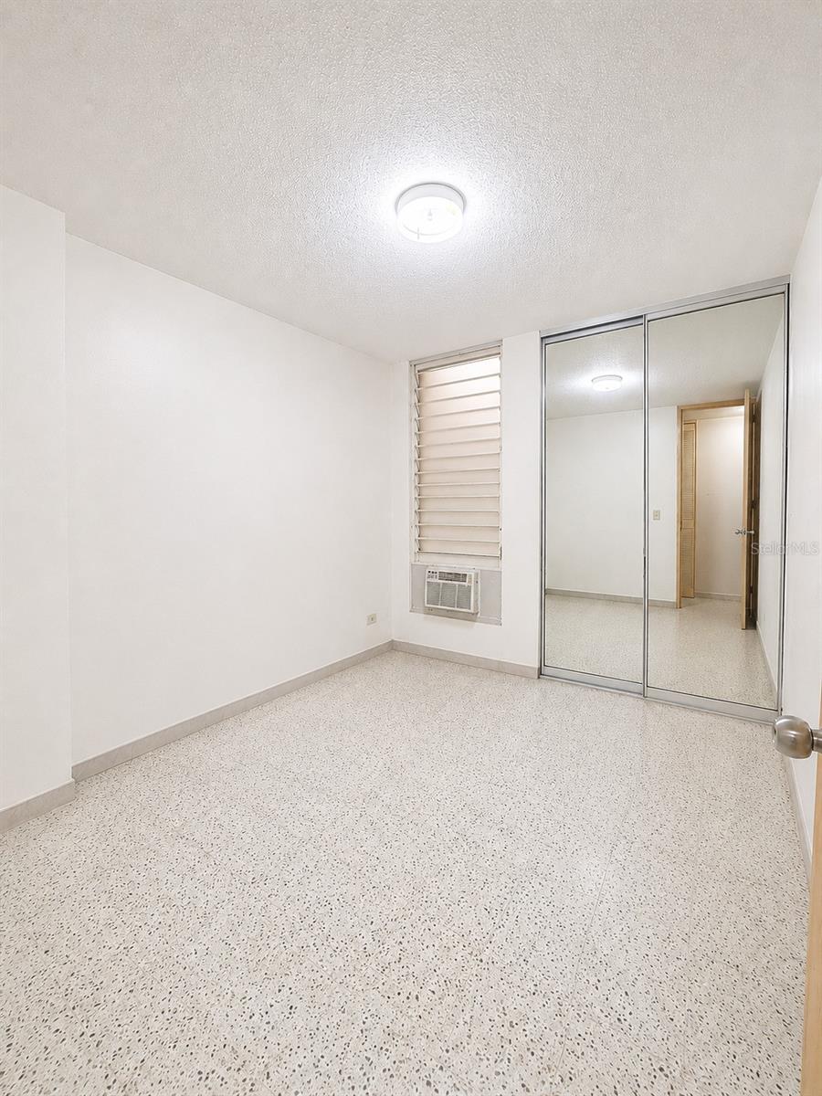 Cond. Laguna Gardens 2 Ave Laguna #7a Property Photo 9