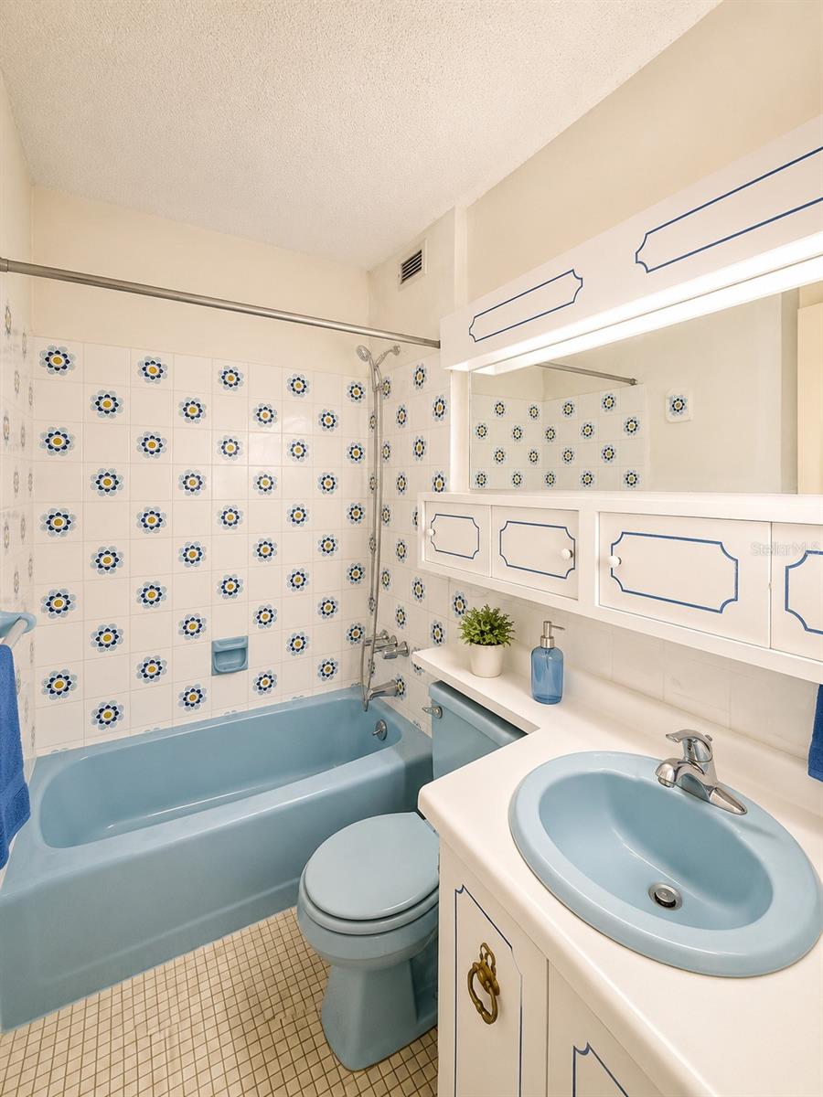 Cond. Laguna Gardens 2 Ave Laguna #7a Property Photo 10