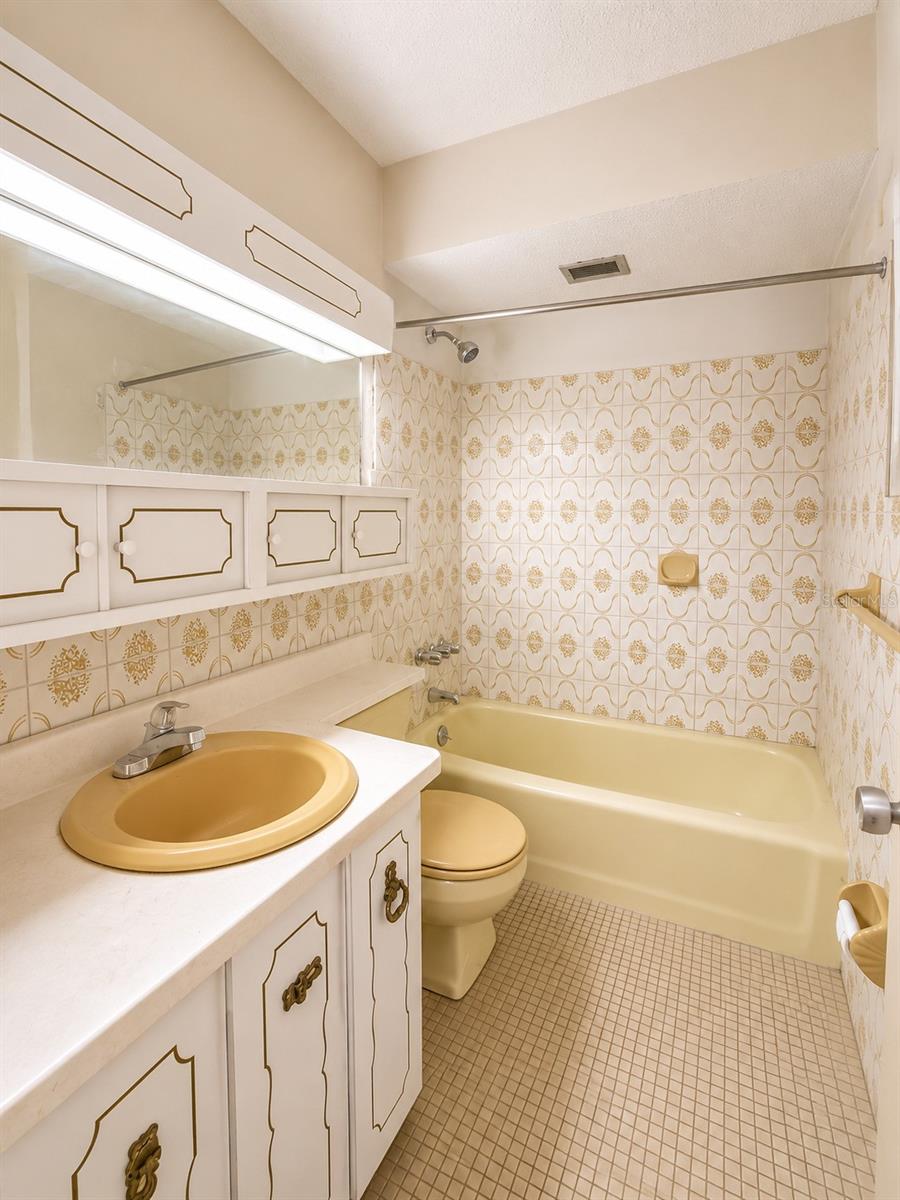 Cond. Laguna Gardens 2 Ave Laguna #7a Property Photo 12