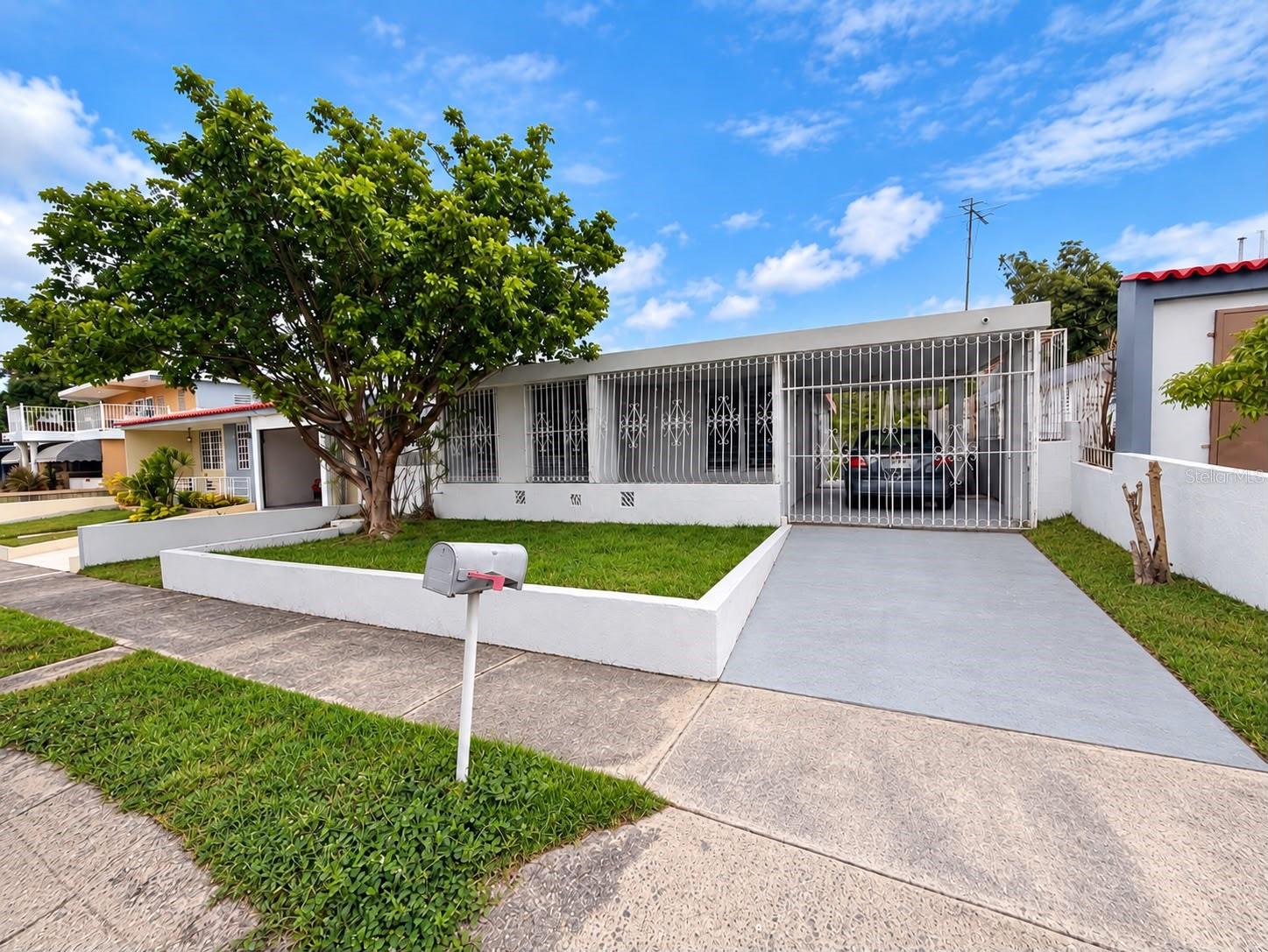 Calle 35 Urb Jardines Del Caribe Ll36 Property Photo 1