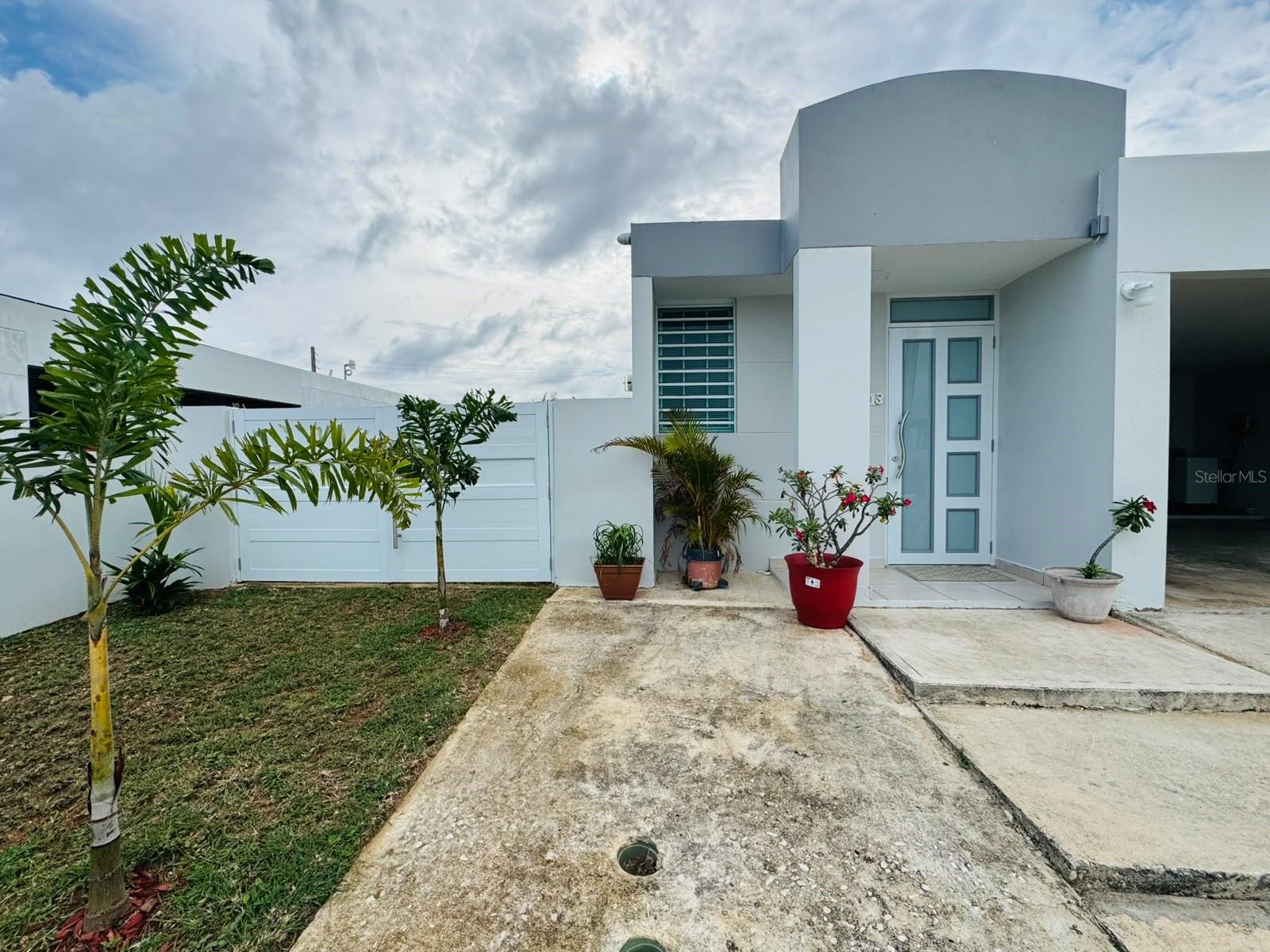 14 14 #r13 Property Photo 2