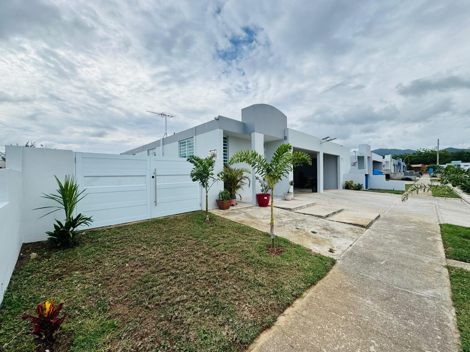 14 14 #r13 Property Photo 3