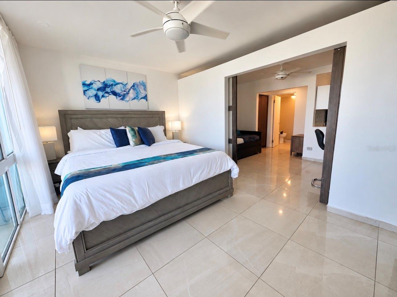 Esj Tower 176 Property Photo 4