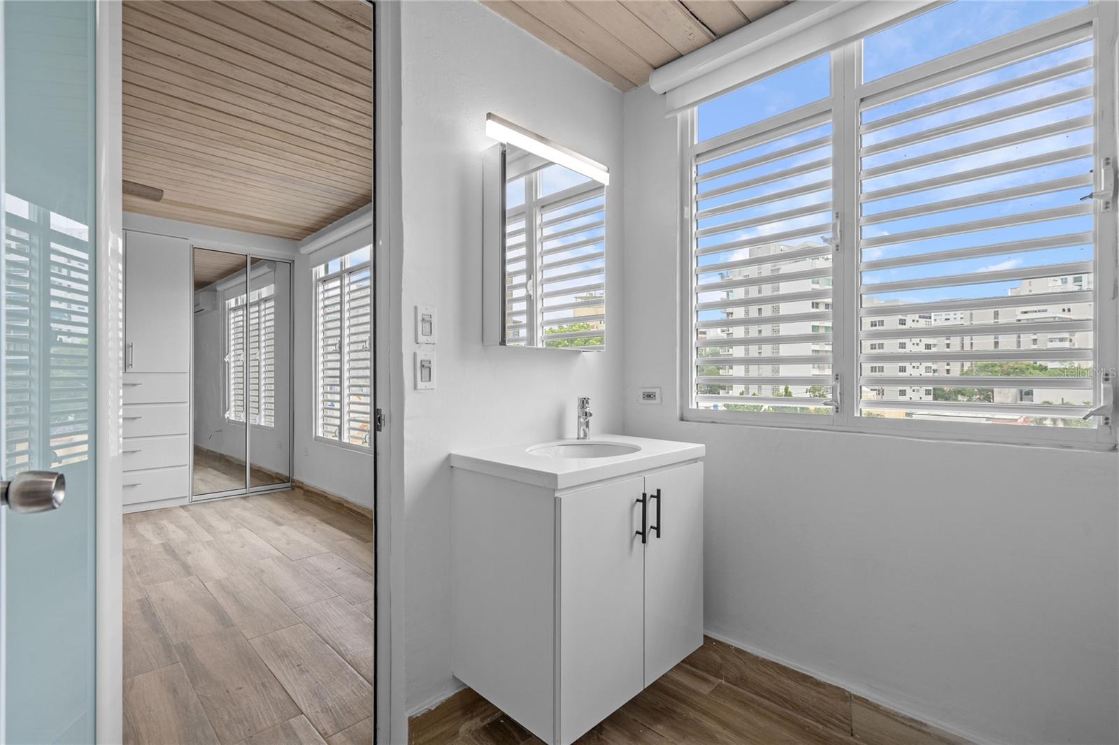 1223 Wilson Ave. #401 Property Photo 13