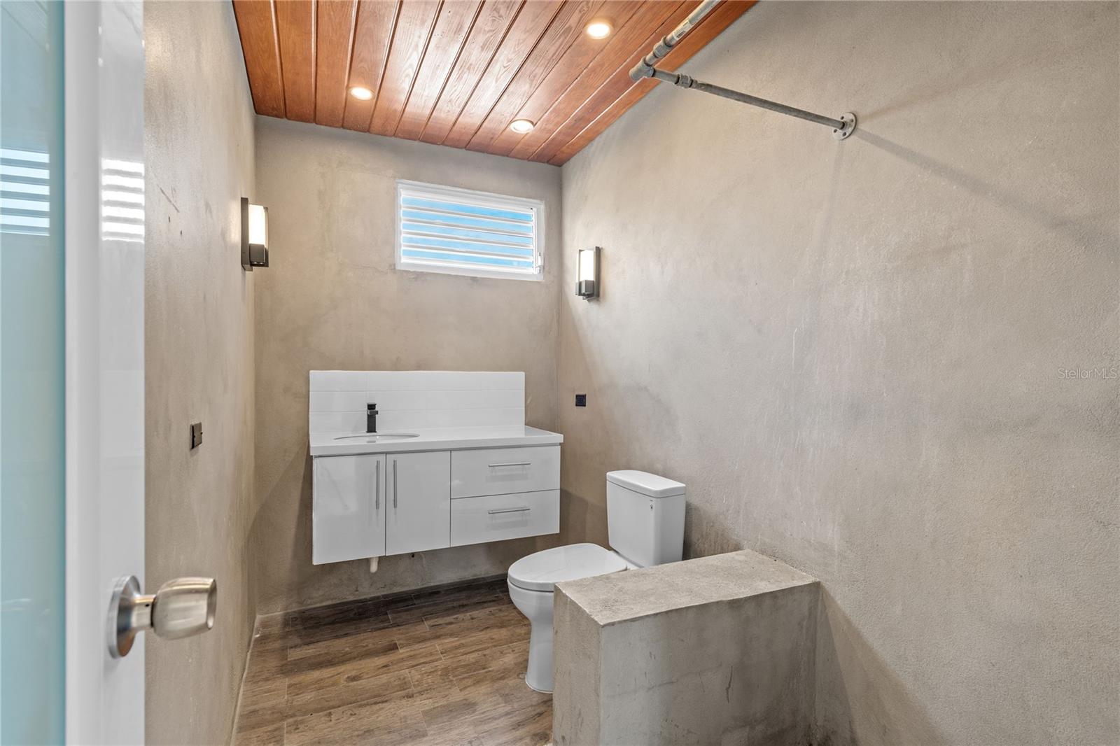 1223 Wilson Ave. #401 Property Photo 18