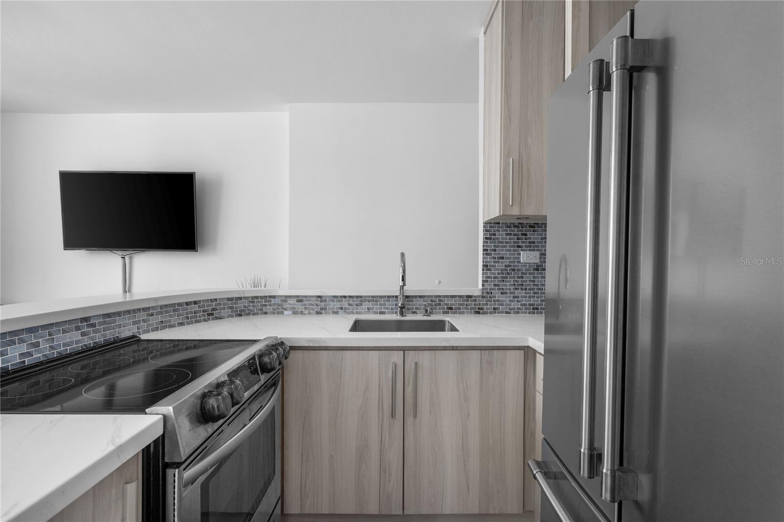 1020 Ashford Ave #420 Property Photo 6