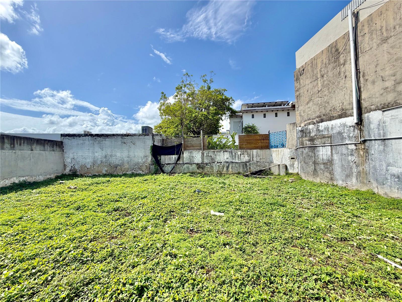 2052 España St. Property Photo 6