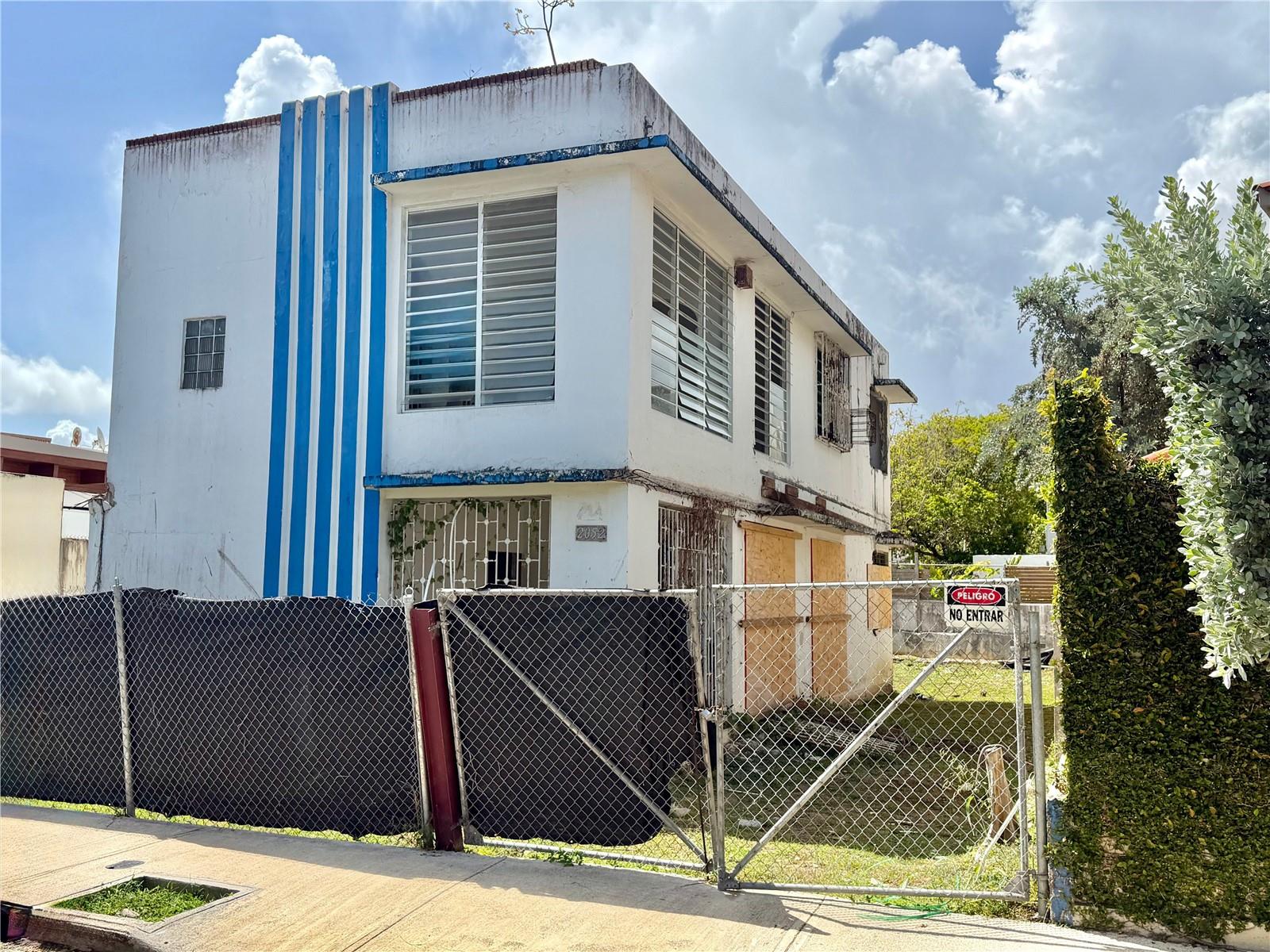 2052 España St. Property Photo 10