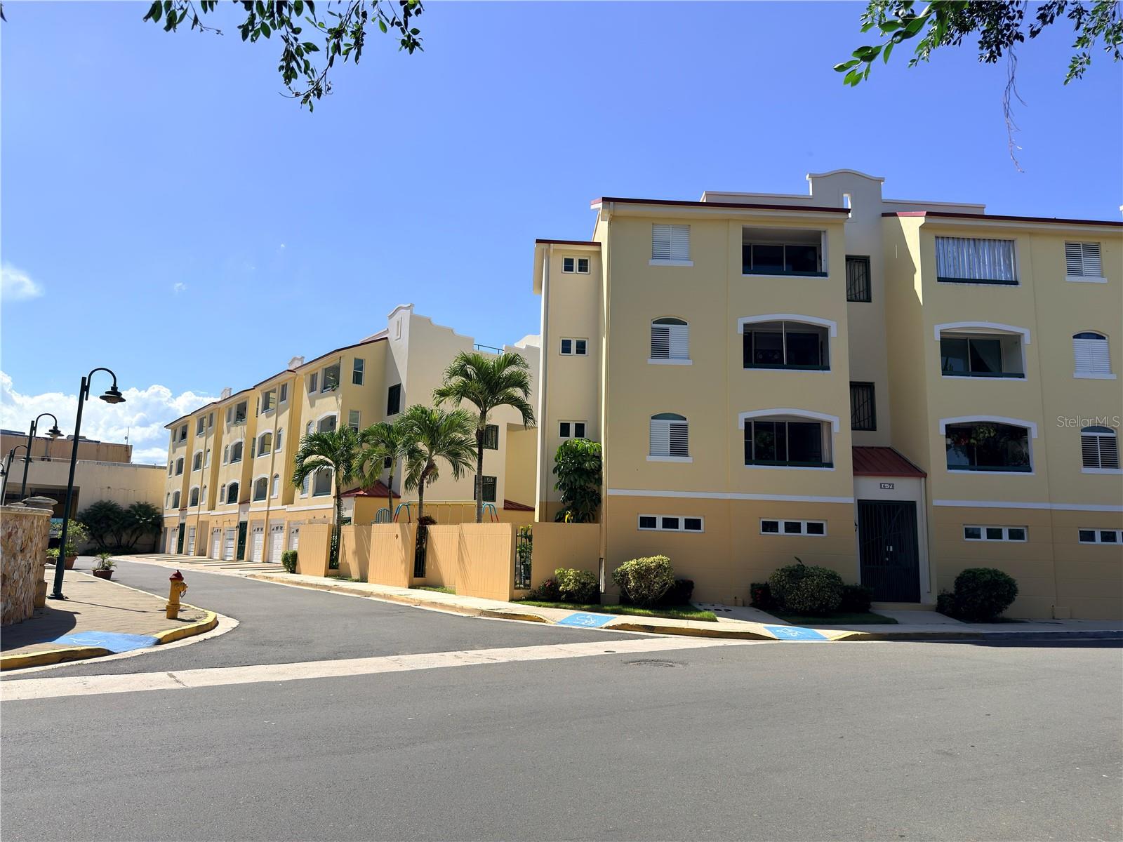 Pr-684 Condo. Marina Iii #b-803 Property Photo 1