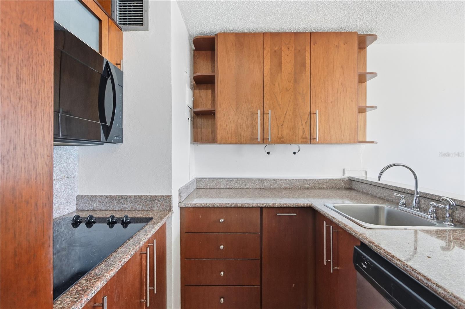 1035 Ashford Avenue #505 Property Photo 12