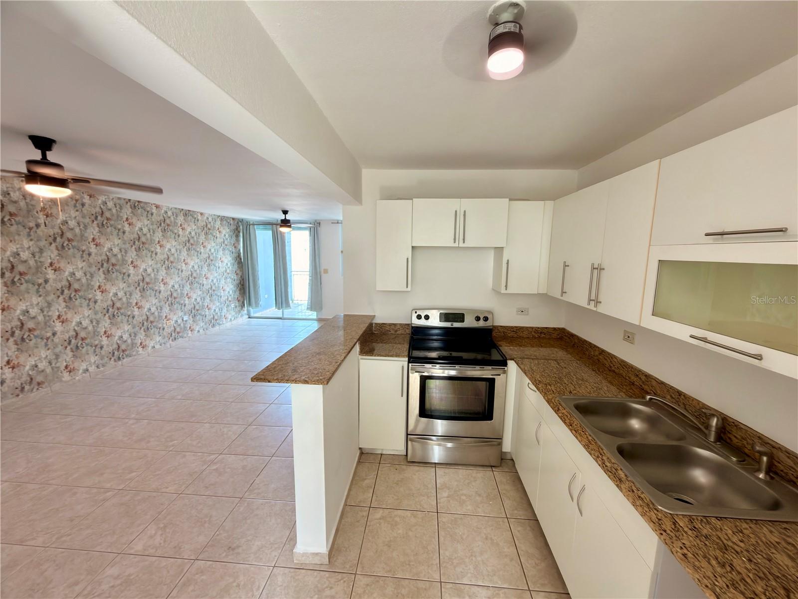 Cond Paseo Del Rey #f-302 Property Photo 10