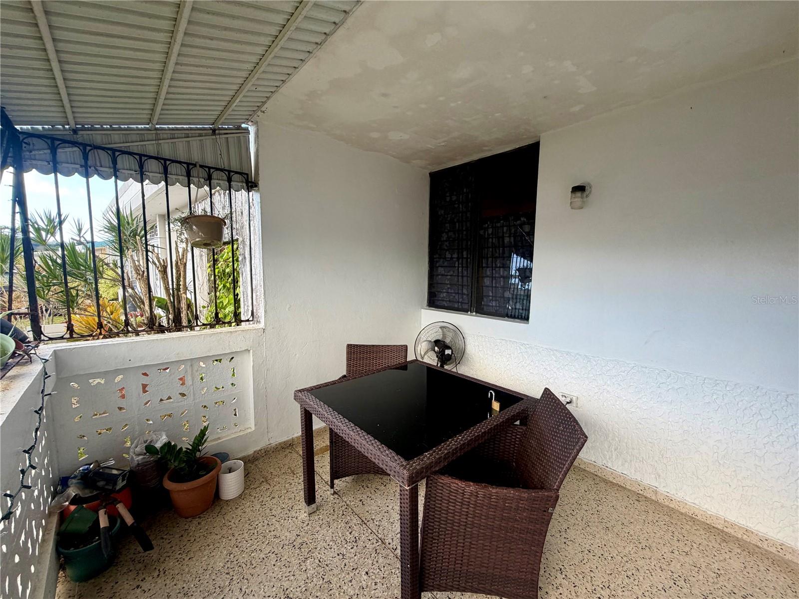 4g 55 Metropolis Property Photo 2