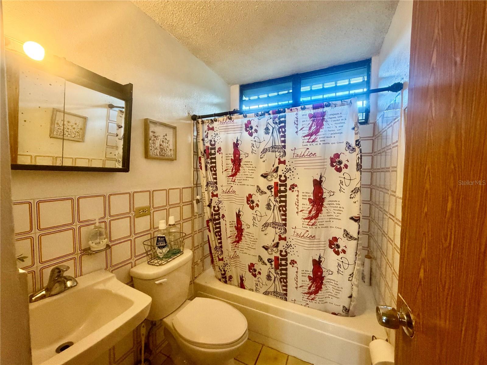 4g 55 Metropolis Property Photo 5