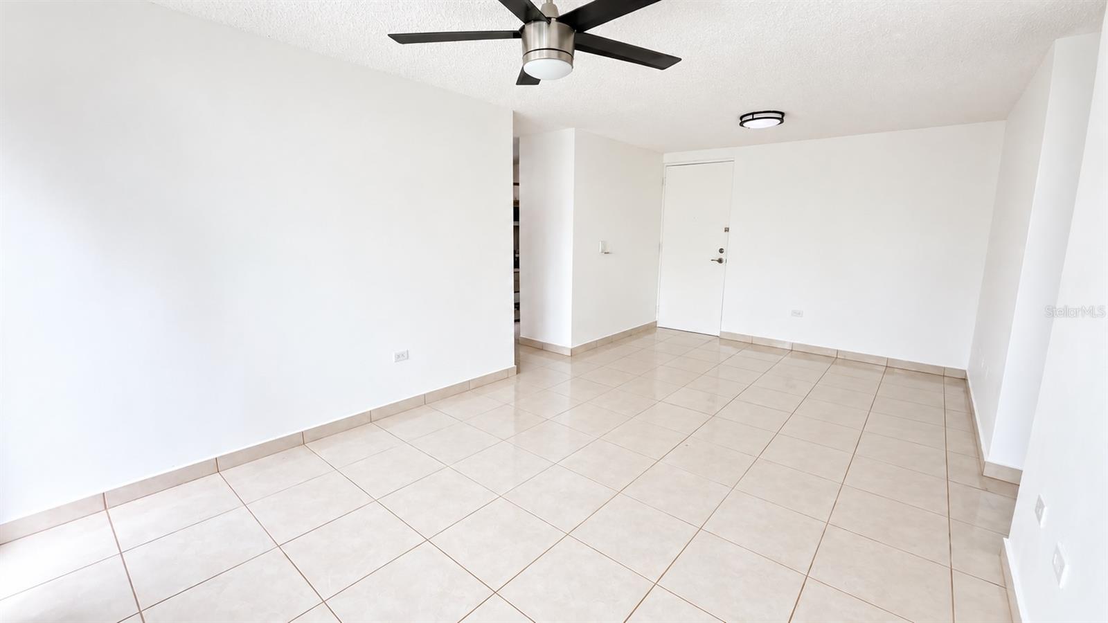 199 Las Cumbres #208 Property Photo 3