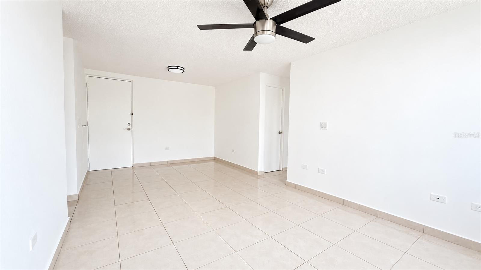 199 Las Cumbres #208 Property Photo 4