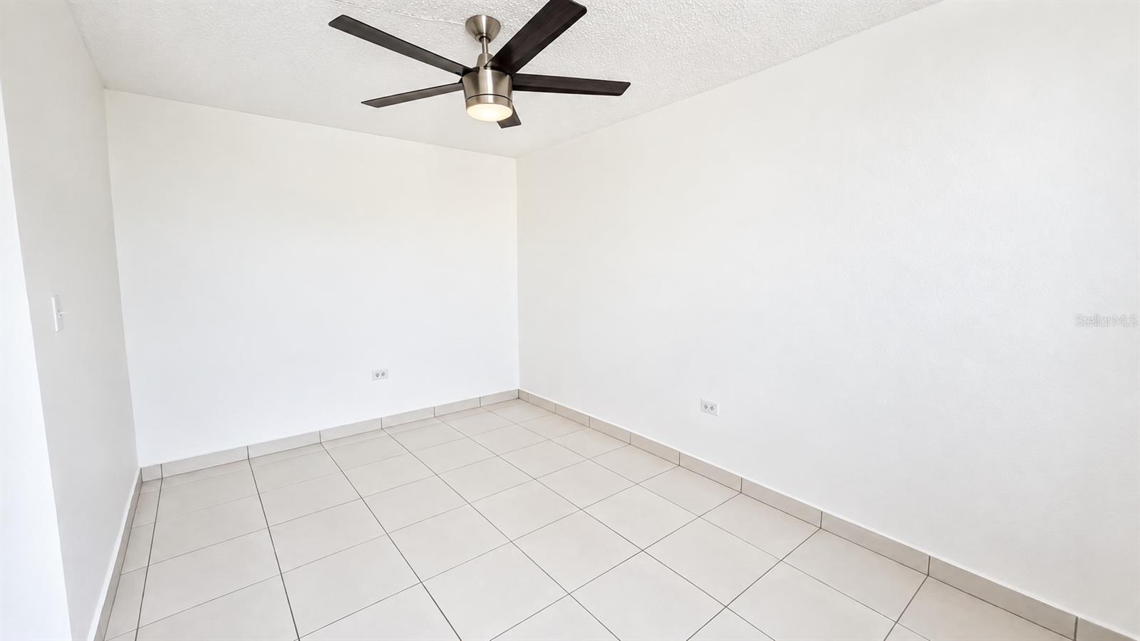 199 Las Cumbres #208 Property Photo 8
