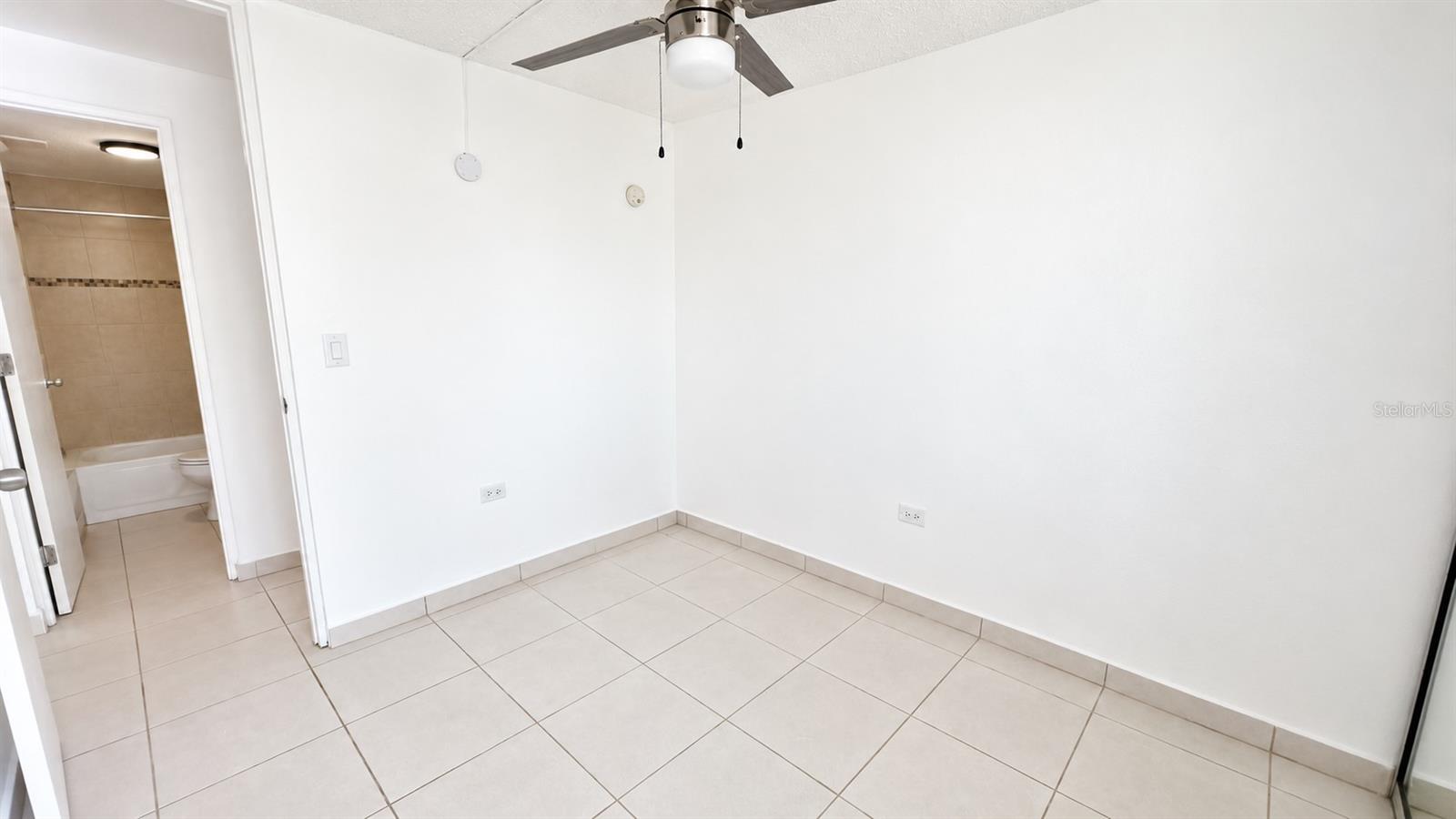 199 Las Cumbres #208 Property Photo 11