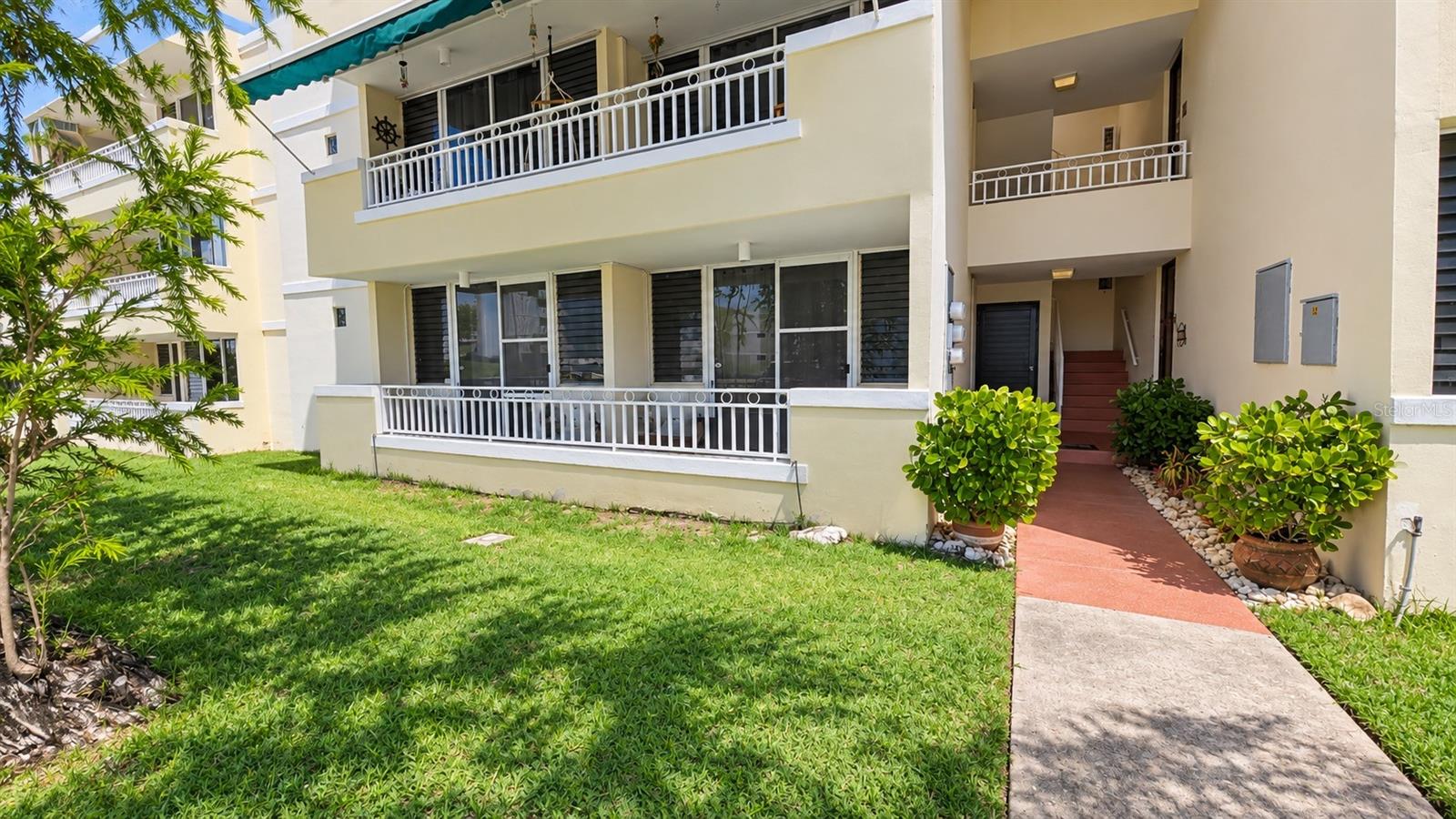Urb. Vista Real Edificio 4-7 #4-7 Property Photo 1