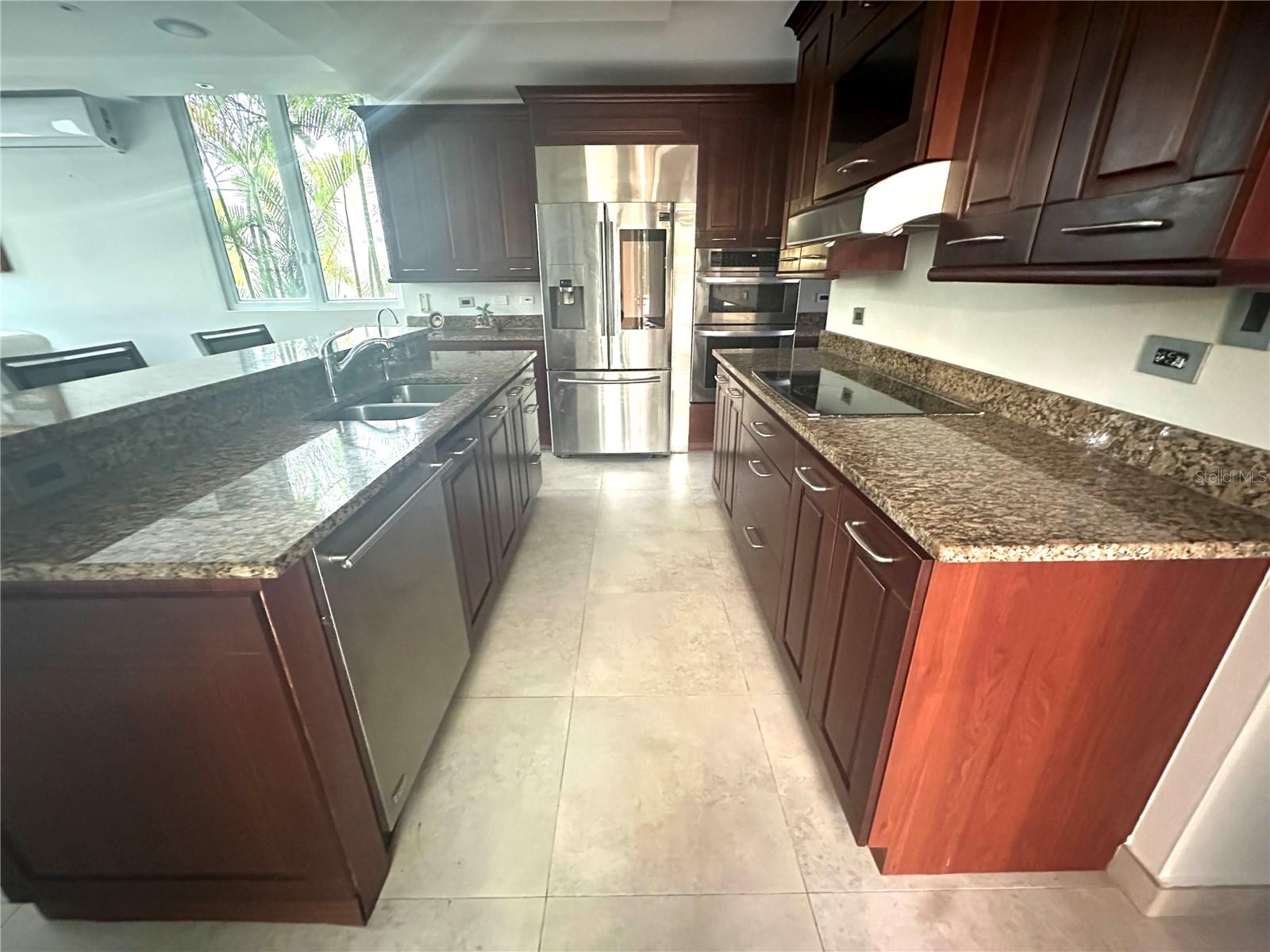 77 Almendro Property Photo 3