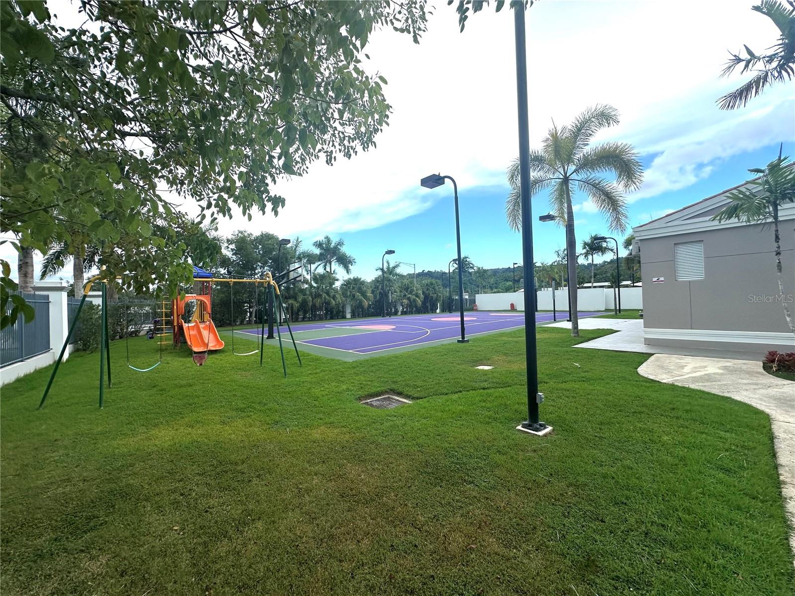 77 Almendro Property Photo 8