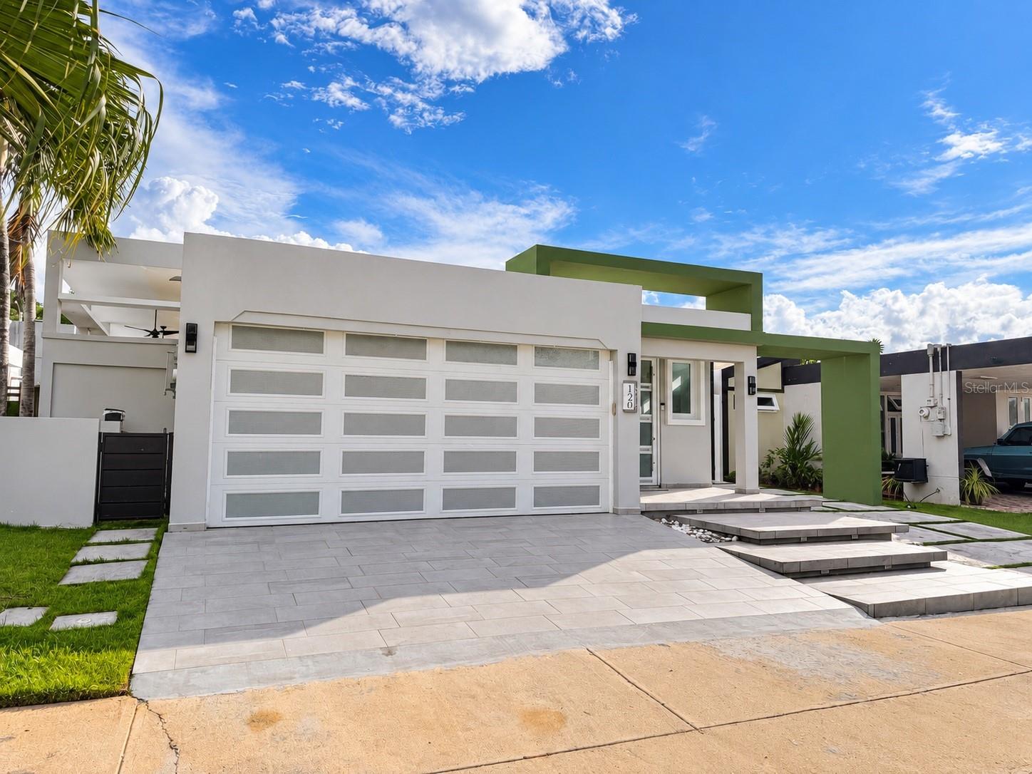20-i 8th St. Urb. Valle Dorada Property Photo 1