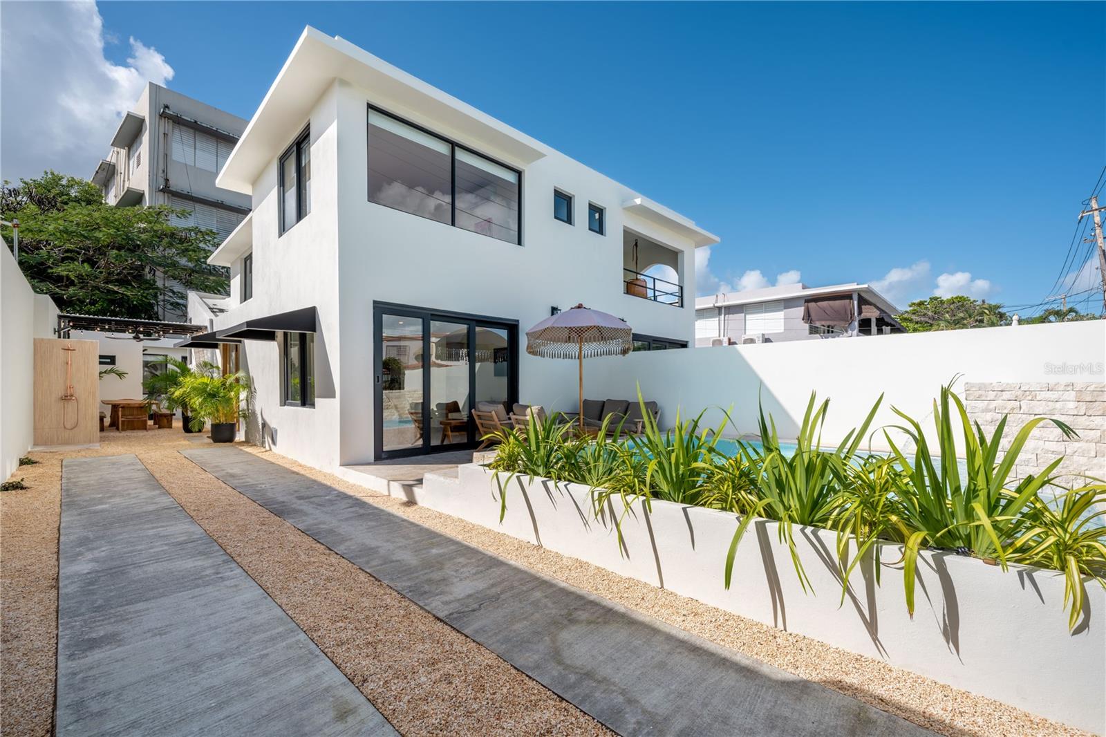 2060 MCLEARY #A Property Photo 1